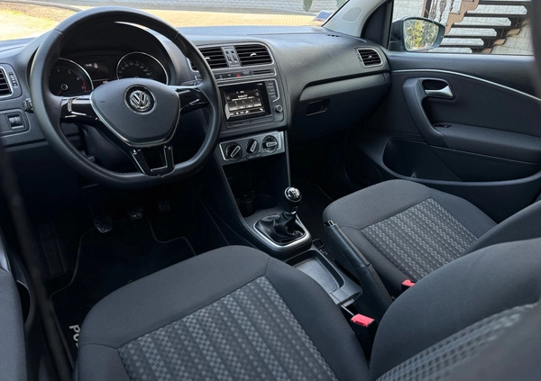 Volkswagen Polo cena 36900 przebieg: 69521, rok produkcji 2017 z Swarzędz małe 277